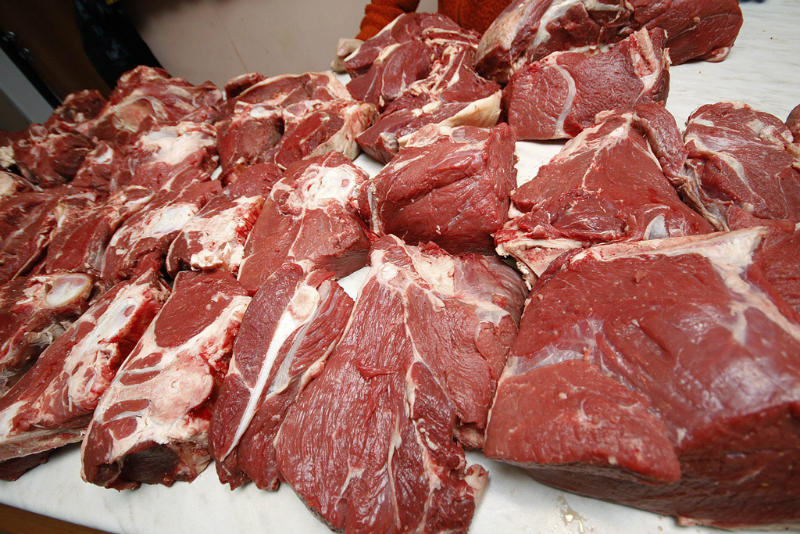 Кто проталкивает на рынки Баку контрабандное мясо?
