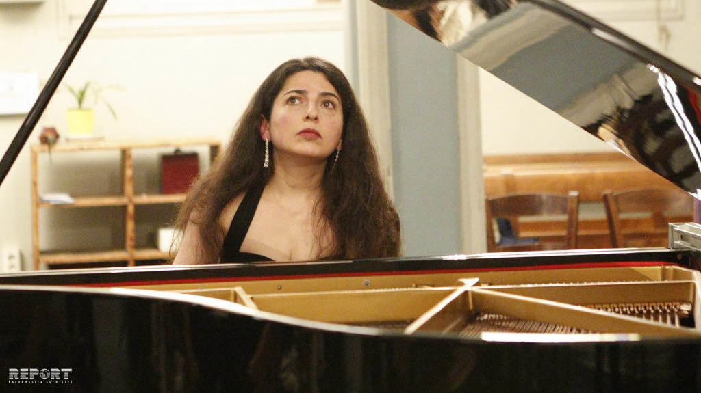 Parisdə azərbaycanlı pianoçunun konserti keçirilib