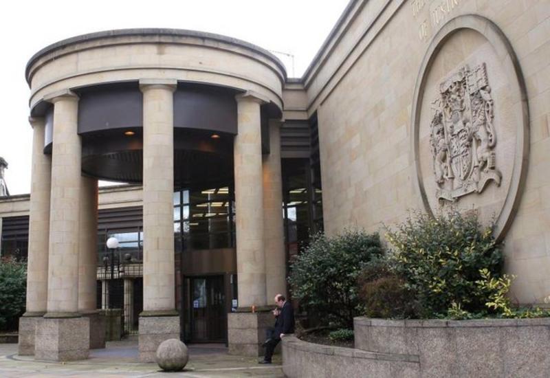 Шотландский суд оправдал жену, задушившую мужа подушкой