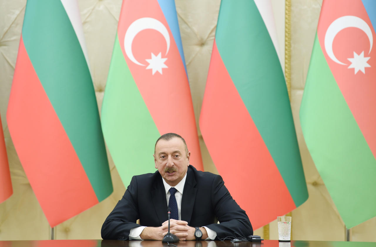 Президент Ильхам Алиев и премьер-министр Болгарии Бойко Борисов выступили с заявлениями для печати