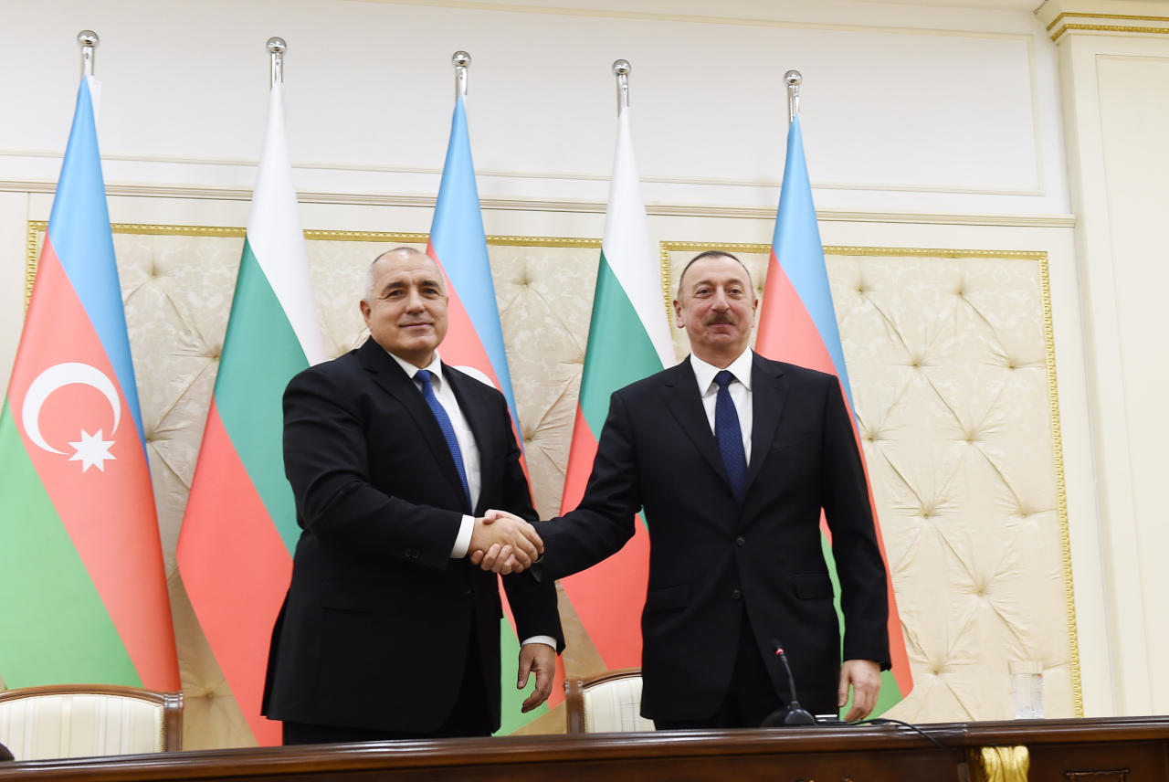 Президент Ильхам Алиев и премьер-министр Болгарии Бойко Борисов выступили с заявлениями для печати