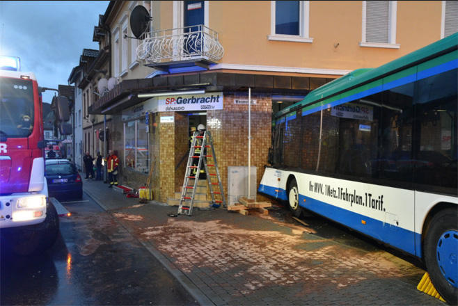 Тяжелое ДТП с автобусом в Германии, более 40 пострадавших
