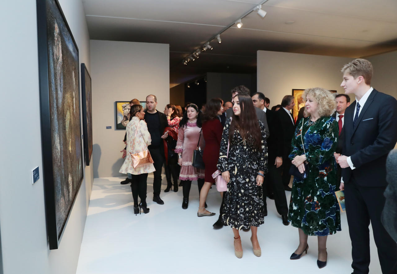Вице-президент Фонда Гейдара Алиева Лейла Алиева приняла участие в церемонии открытия персональной выставки художника Алексея Бегова в Центре Гейдара Алиева