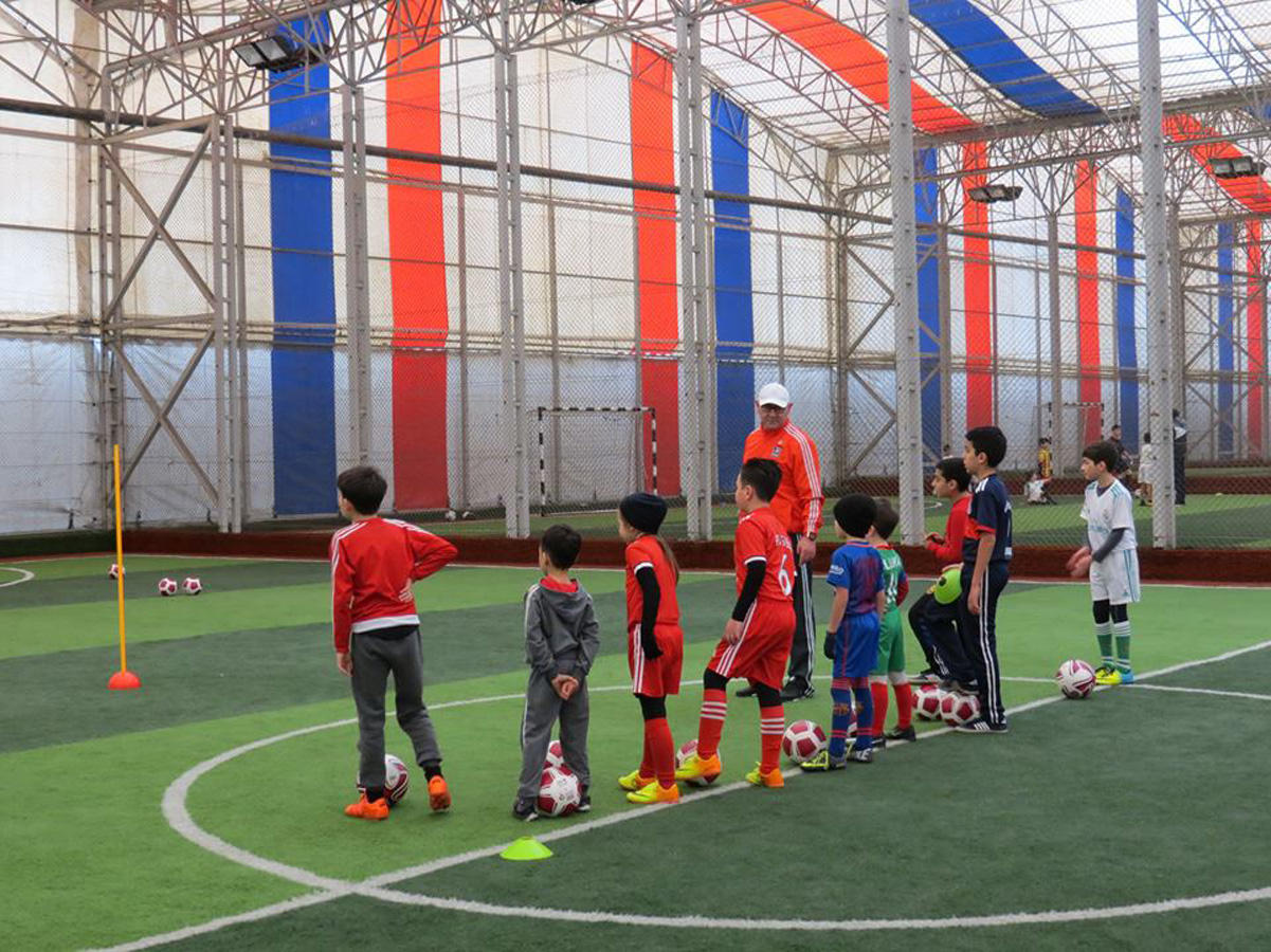Первые шаги детско-юношеской футбольной школы AZFAR