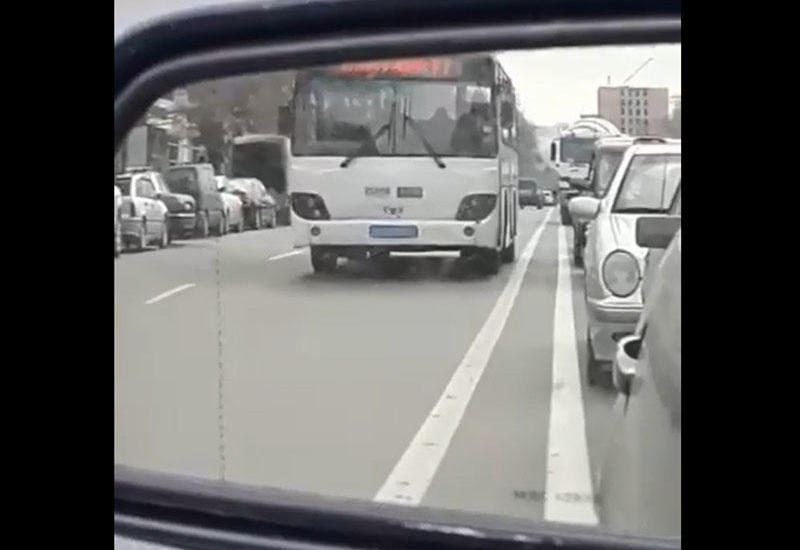 Avtobus sürücüsü insanların həyatını təhlükəyə atdı və cəzalandı