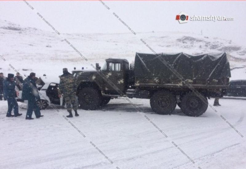 Армейский грузовик попал в тяжелое ДТП в Армении, есть погибшие