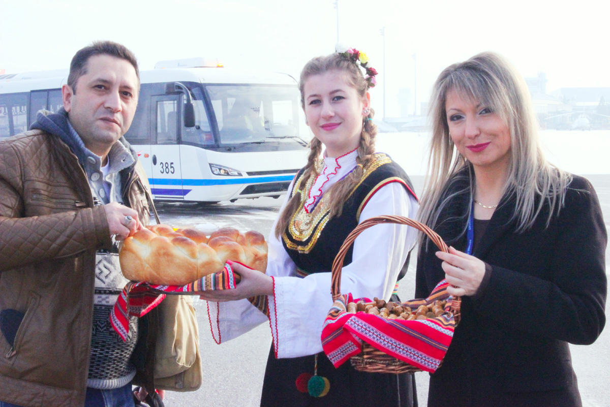 Первый рейс Баку-София: юбилей, каравай с медом и солью, хорошее настроение