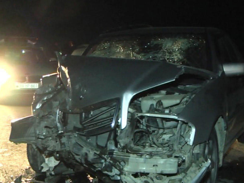 Merсedes və KamAZ toqquşdu: sürücü ağır yaralandı