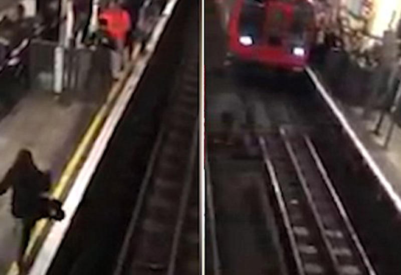 Женщина парализовала метро, спустившись на рельсы за телефоном