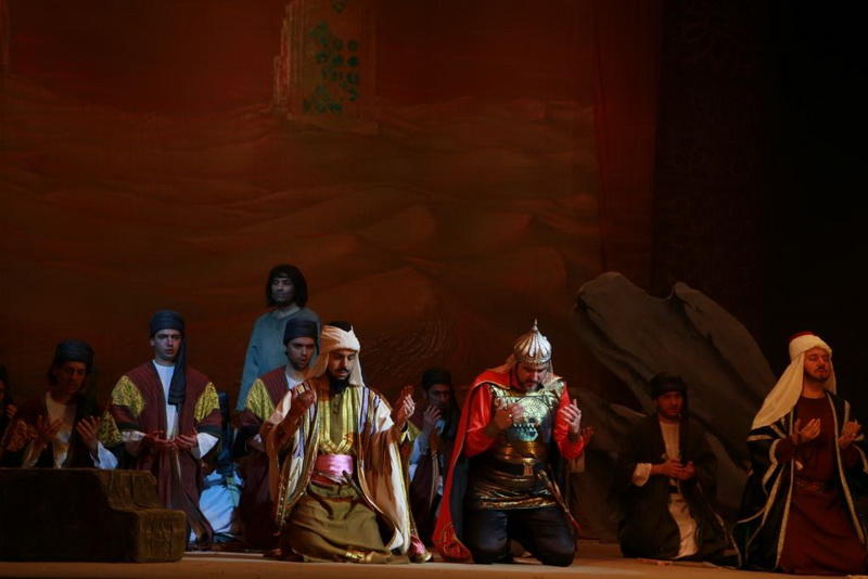 Ошеломляющий успех юбилейного спектакля "Лейли и Меджнун"
