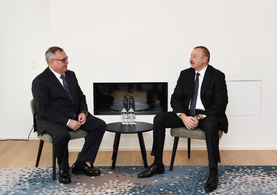 Президент Ильхам Алиев встретился в Давосе с председателем правления Банка ВТБ и премьером Грузии