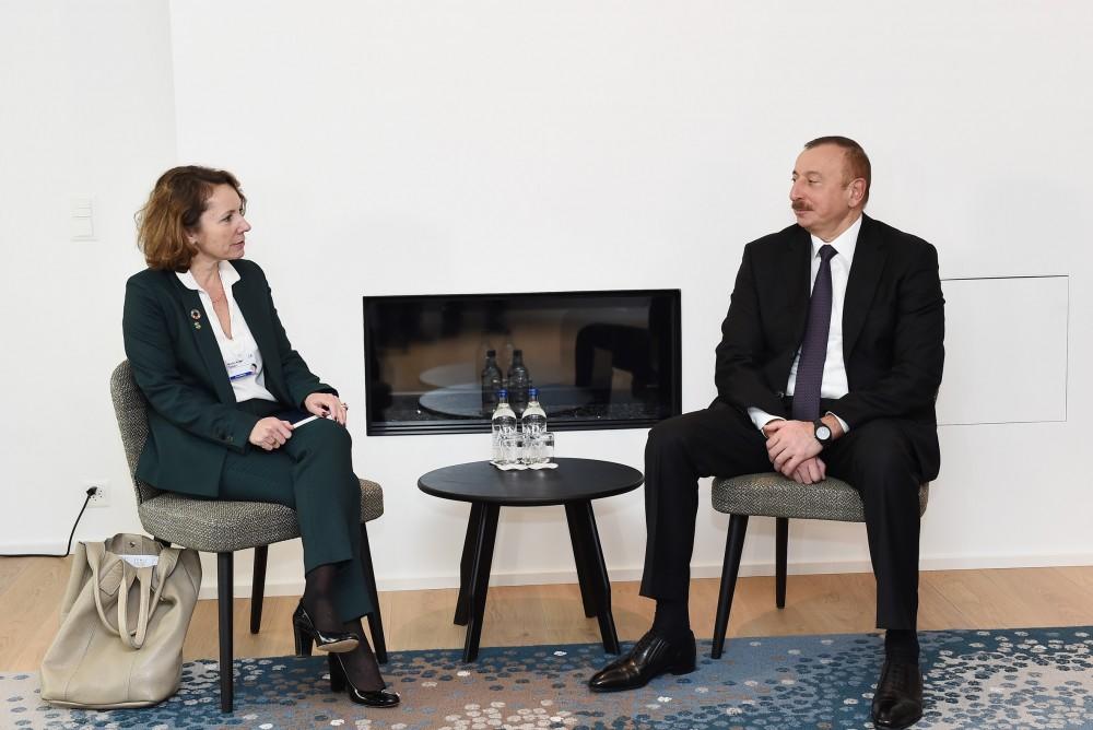 Президент Ильхам Алиев встретился в Давосе с вице-президентом компании SUEZ GROUP и вице-президентом компании Microsoft