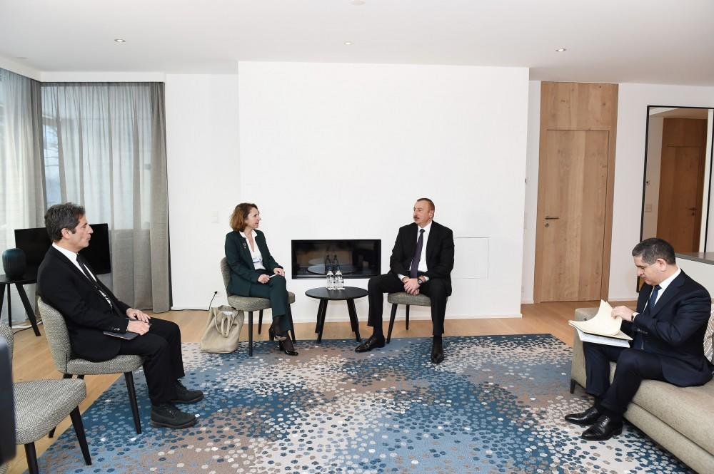 Президент Ильхам Алиев встретился в Давосе с вице-президентом компании SUEZ GROUP и вице-президентом компании Microsoft