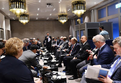 Президент Ильхам Алиев принял участие в сессии &quot;Заседание лидеров по политике нефтегазовой промышленности&quot; в Давосе - ФОТО