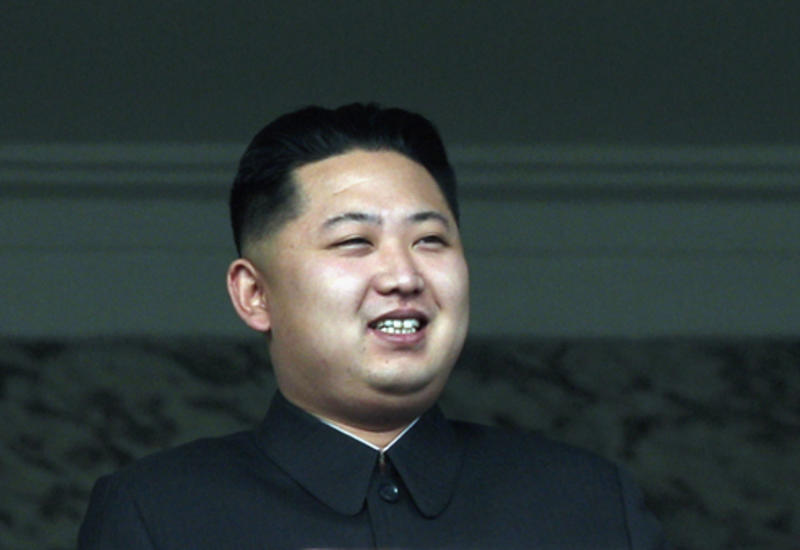 Ким Чен Ын прокатился с супругой по ночному Пхеньяну