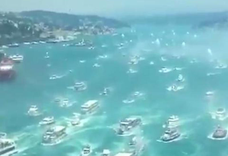 Богатые турецкие фанаты устроили парад яхт в честь победы любимых футболистов