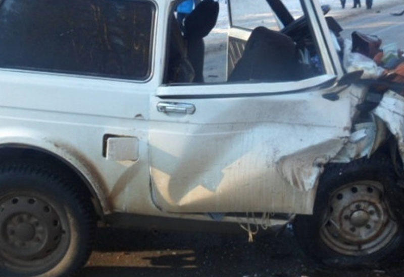 "Niva" hasara çırpıldı: sürücü öldü
