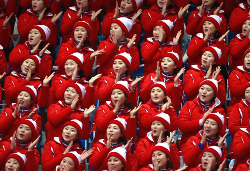 Северокорейских болельщиц на Олимпиаде не пускают в туалет без сопровождения