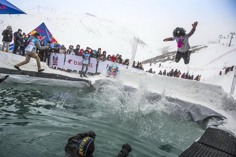 В «Шахдаг» прошел самый экстремальный и веселый зимний конкурс Red Bull Shakh Carpet