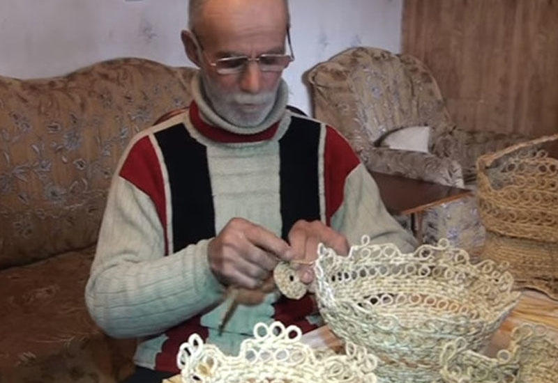 Qarğıdalı qabığından möcüzələr yaradan 67 yaşlı sənətkar