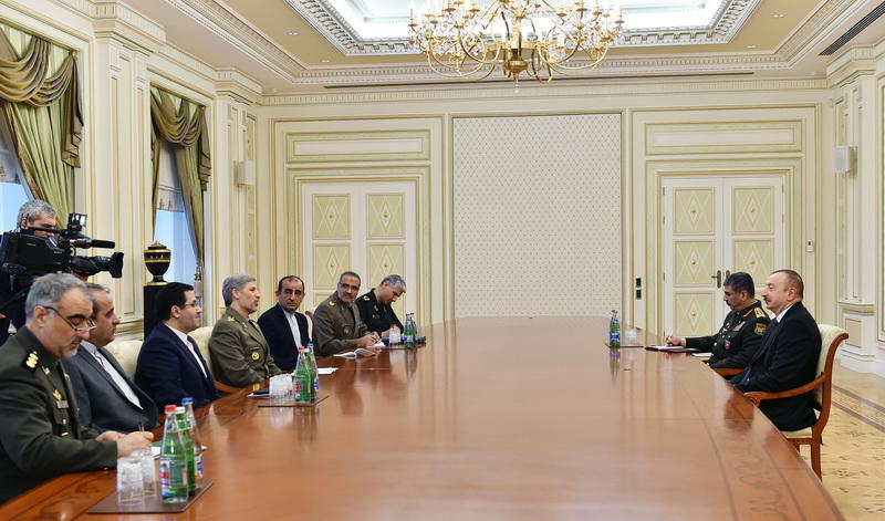 Президент Ильхам Алиев принял министра обороны Ирана