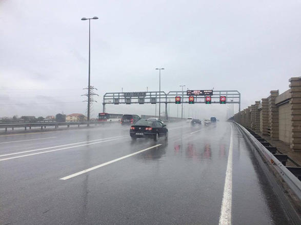 На дорогах Баку снижена допустимая скорость движения