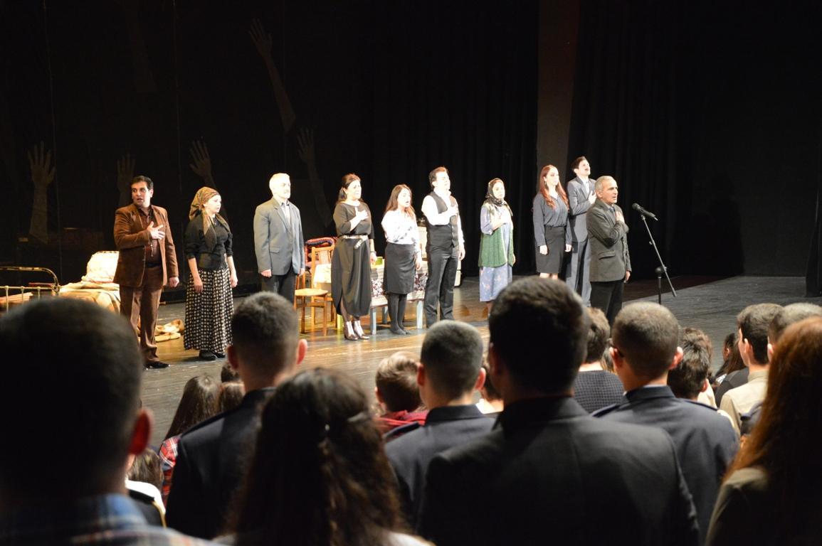 Азербайджанские актеры почтили память жертв Ходжалинской трагедии