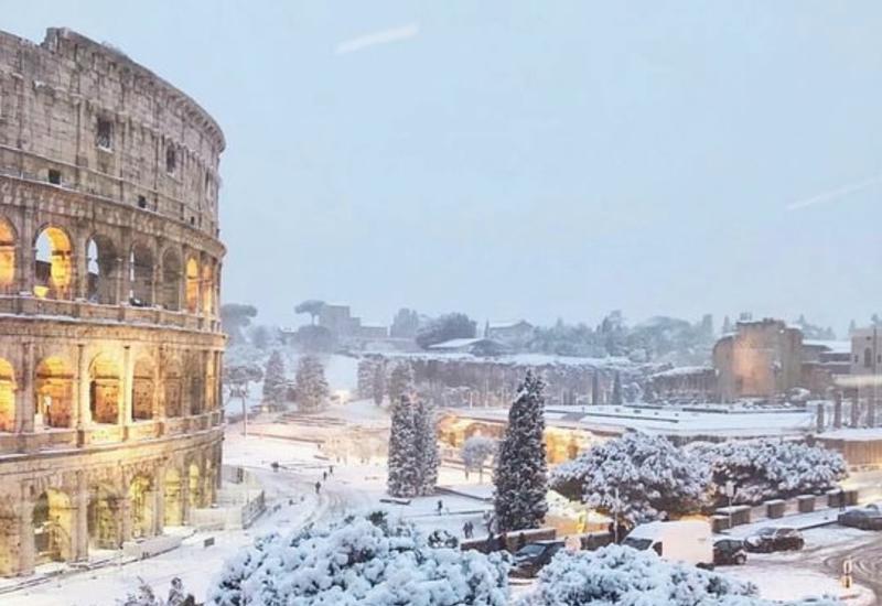 Рим засыпало снегом: уникальные кадры
