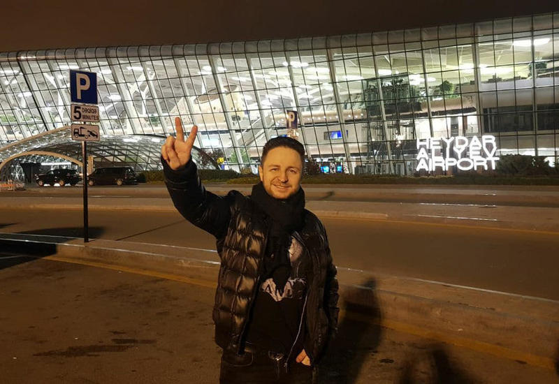 Участник российского "Голоса" приехал в Баку