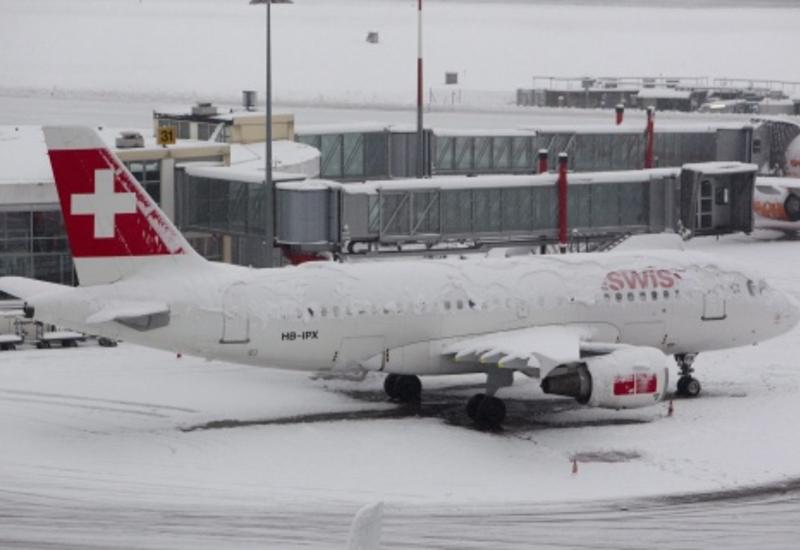 Аэропорт Женевы закрыли из-за сильного снегопада