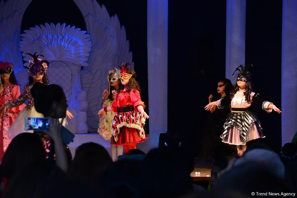 Бакинский театр-студия юных актеров представил красочную премьеру спектакля "Снежная королева"