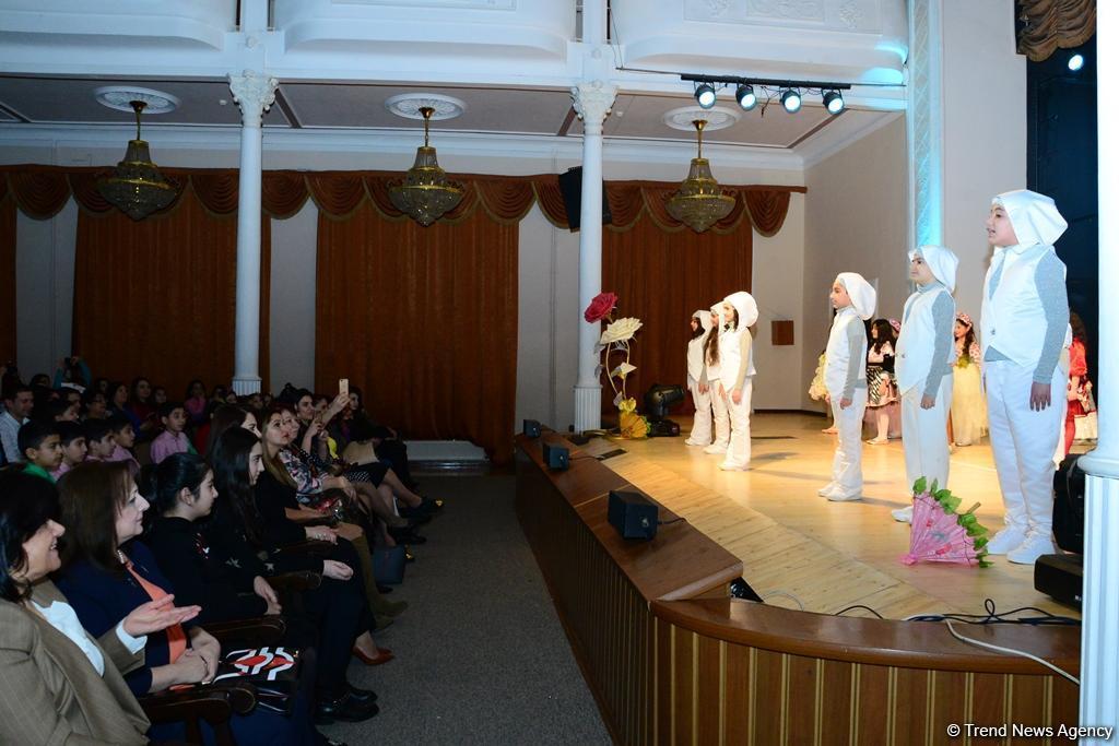 Бакинский театр-студия юных актеров представил красочную премьеру спектакля "Снежная королева"