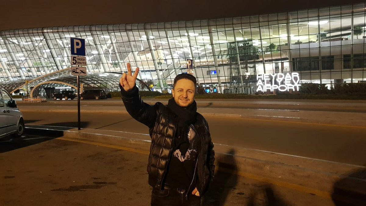 Участник российского "Голоса" приехал в Баку