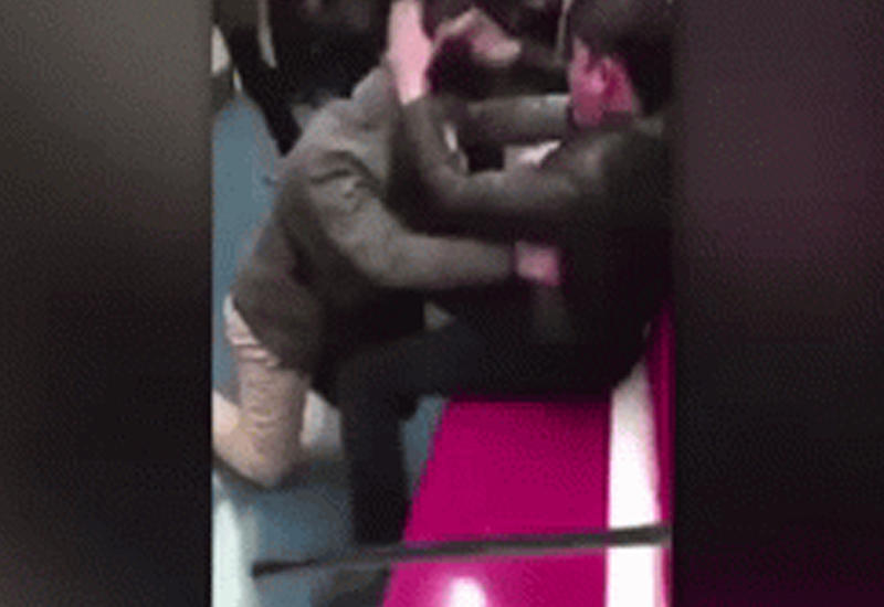 Драку двух китайцев в метро сняли на видео, которое стало вирусным