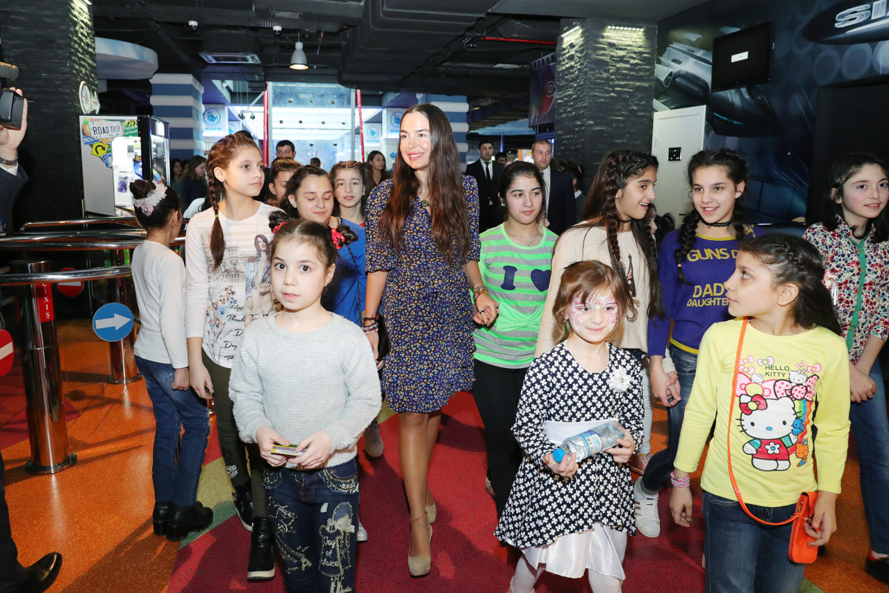 Вице-президент Фонда Гейдара Алиева Лейла Алиева приняла участие в развлекательной программе вместе с детьми, нуждающимися в особой заботе