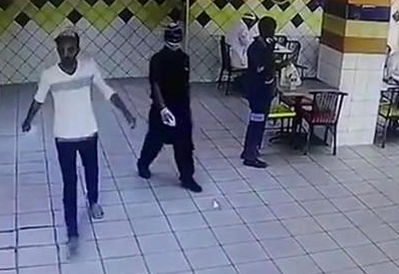 Камера сняла на видео, как "каратистка" избила шеф-повара из-за невкусной еды
