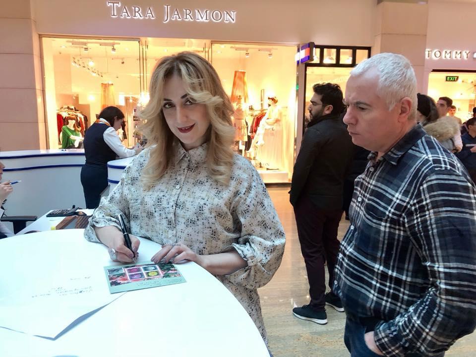 В Баку прошла интересная акция "Напиши письмо любимой", посвященная 8 марта