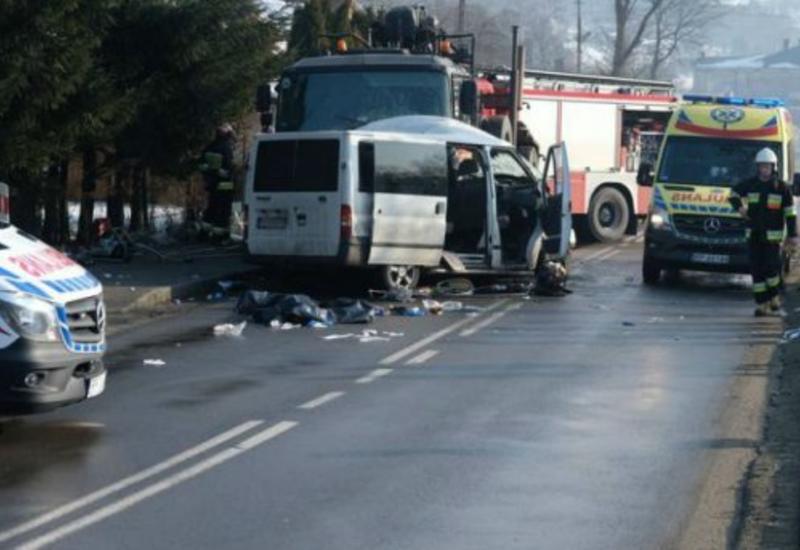 В Польше автобус с украинцами врезался в грузовик, есть погибшие
