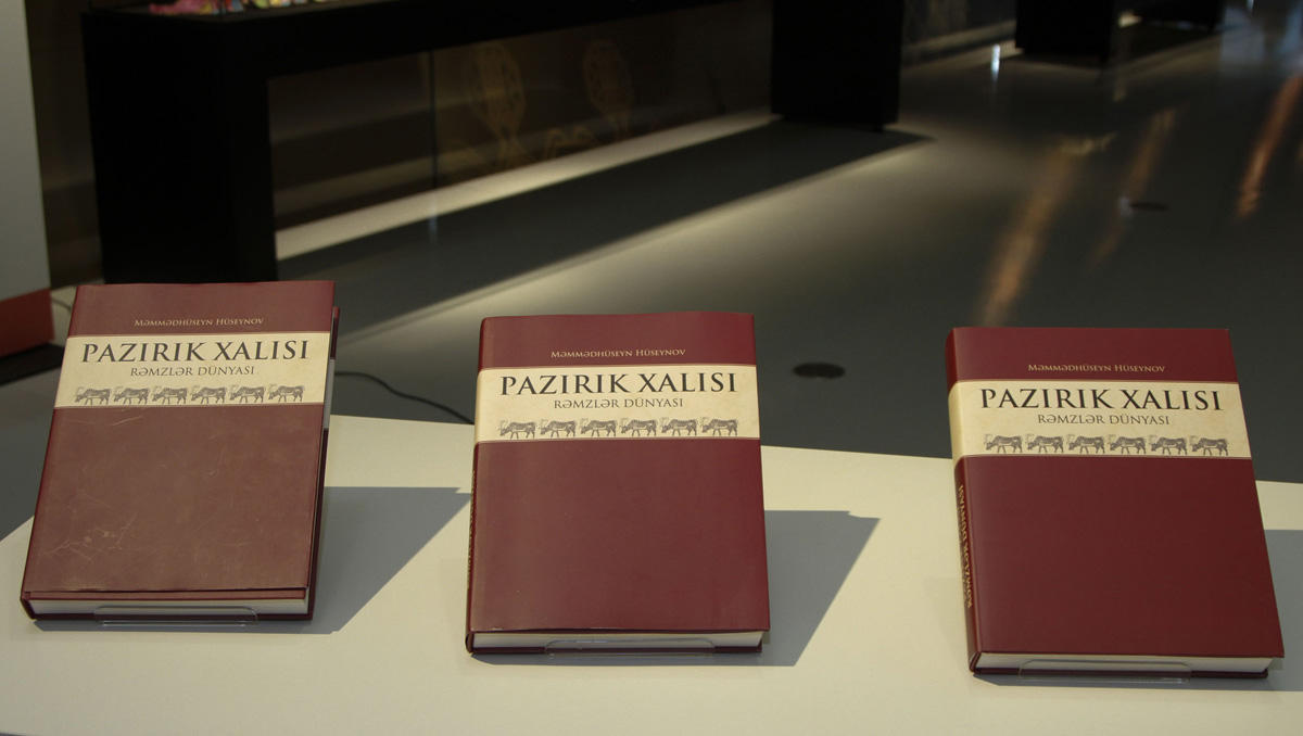 В Музее ковра презентовали книгу "Пазырыкский ковер. Мир знаков"