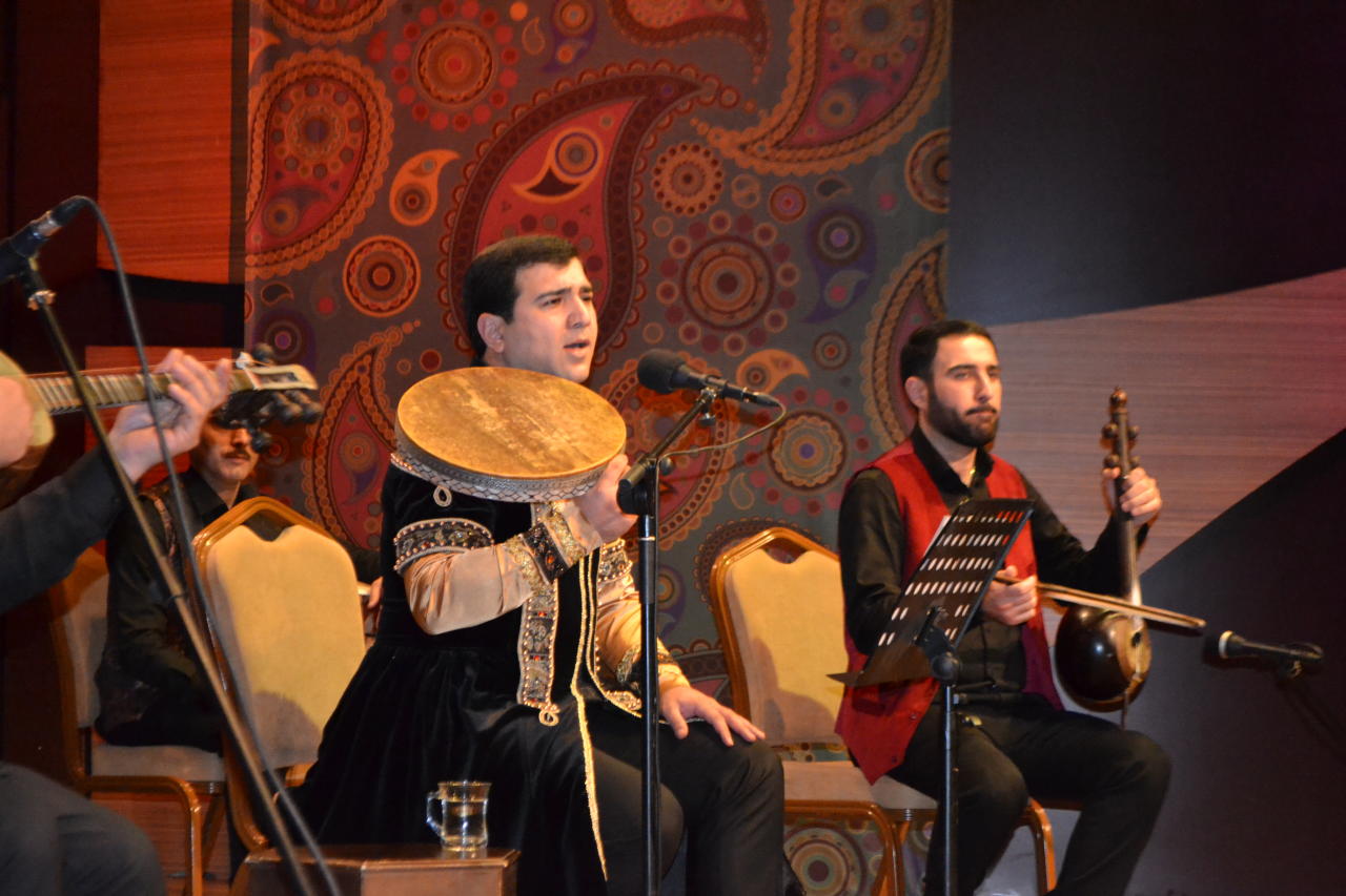Мугам дестгахы. Азербайджанский фольклор. Мугам азербайджанский мугам. Погода в мугам. Heyrati muğam.