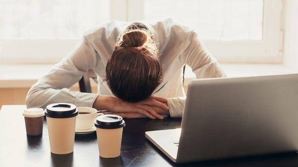 5 способов не заснуть на работе