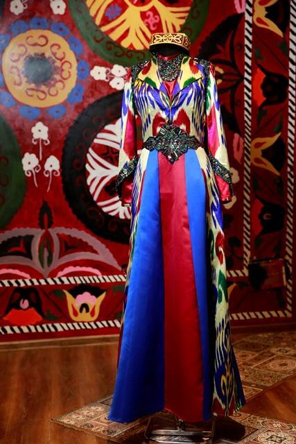 Фахрия Халафова представит в Ташкенте коллекцию из уникальных узбекских шелков