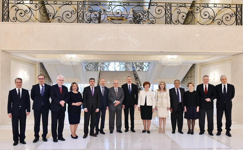 Президент Ильхам Алиев принял сопредседателей и членов правления Международного центра Низами Гянджеви