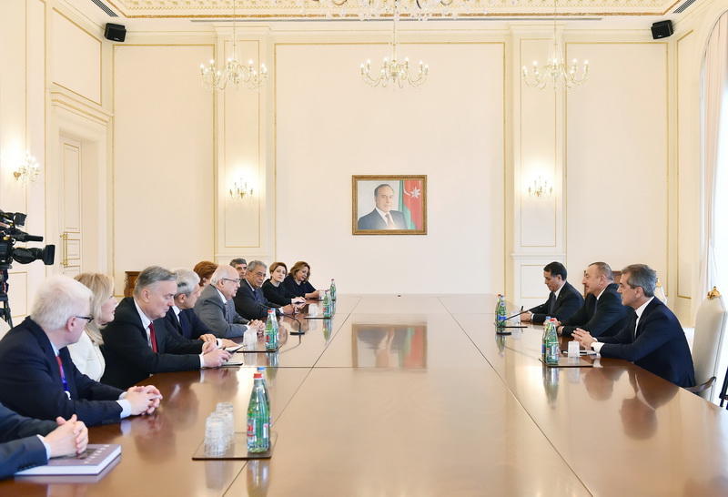 Президент Ильхам Алиев принял сопредседателей и членов правления Международного центра Низами Гянджеви