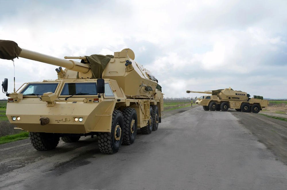 Азербайджан вывел ракетные и артиллерийские войска на огневые позиции