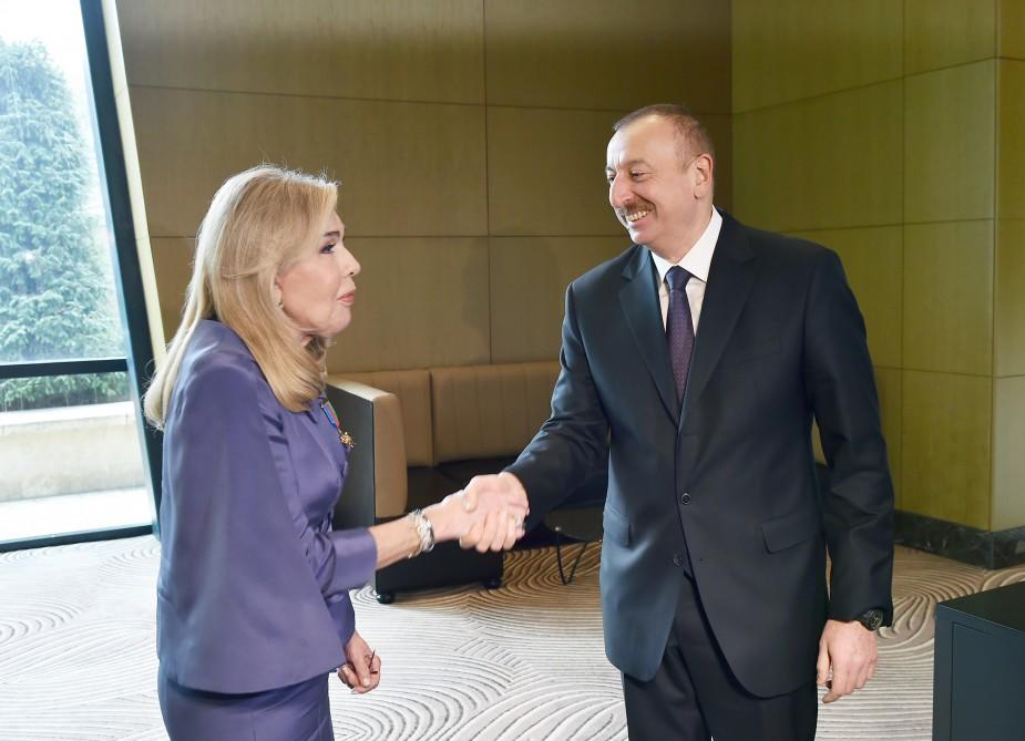 Президент Ильхам Алиев вручил орден "Достлуг" главе Ассоциации ELPIDA