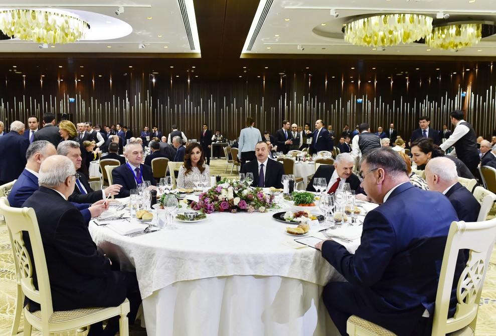 Президент Ильхам Алиев и его супруга Мехрибан Алиева приняли участие в приеме в честь участников VI Глобального Бакинского форума