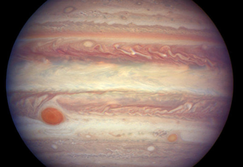 NASA опубликовало фото бури на Юпитере