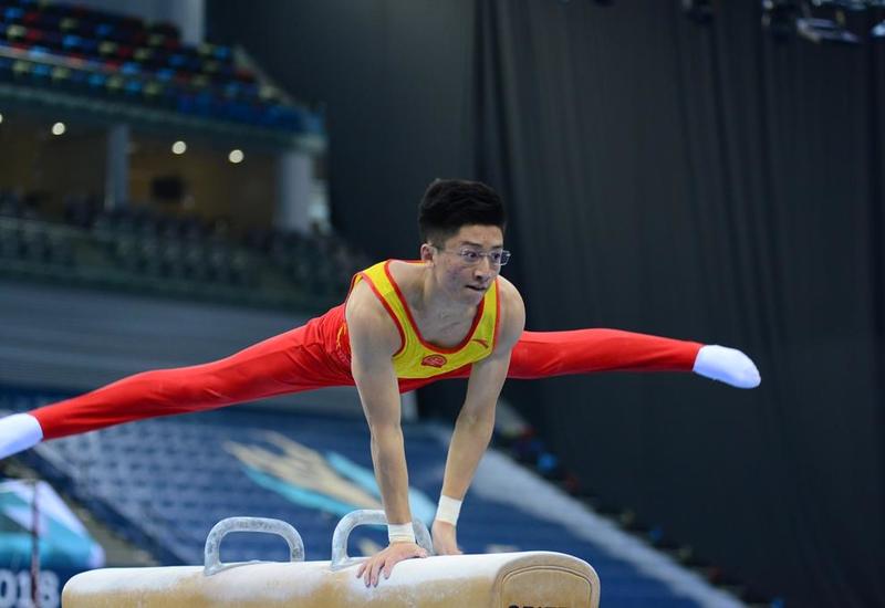 Китайский гимнаст завоевал "золото" Кубка мира в Баку в упражнениях на коне