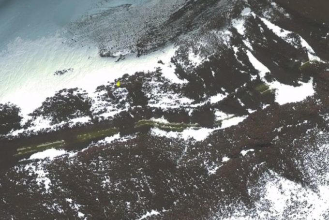 В Антарктиде под растаявшим льдом нашли дорогу и мост